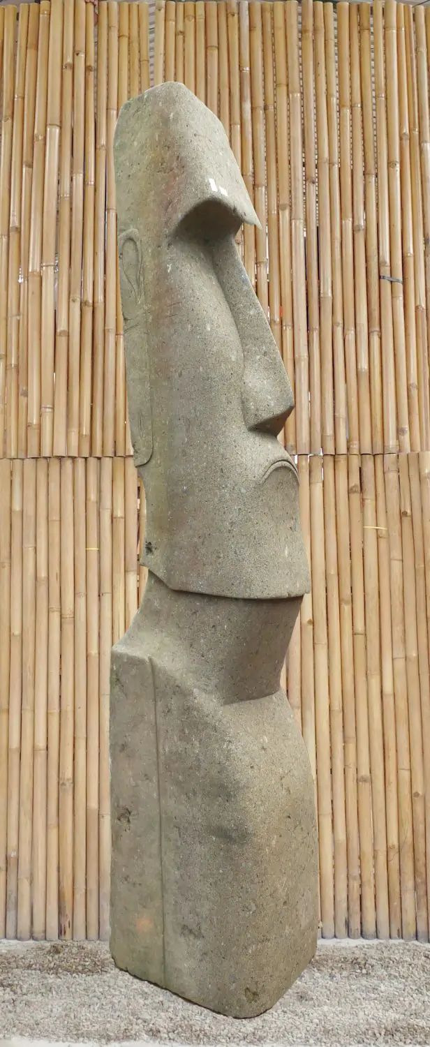  Product image 4 of the product “Moai head, 300 cm H | Natural stone (Basanit), stonemasonry ”